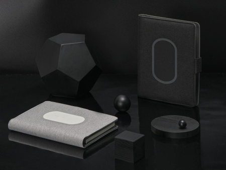 Evolt Органайзеры Артикул 593908 Органайзер с беспроводной зарядкой 5000 mAh Powernote, темно-серый на складе 1159 шт по цене 5&nbsp;492.46 ₽